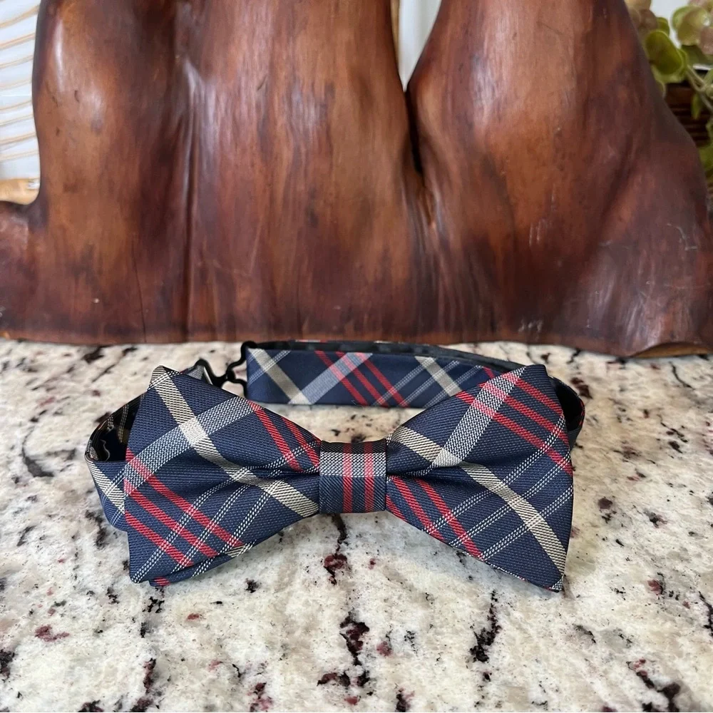 Wembley Plaid Bow Tie